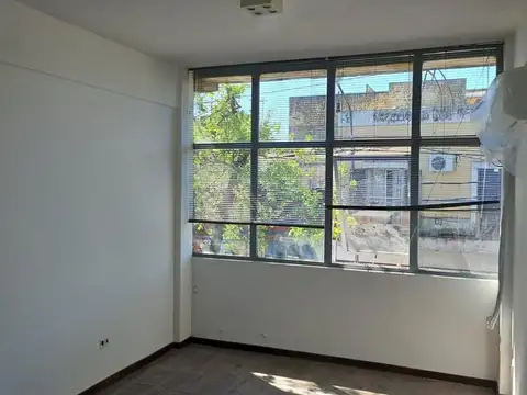 Oficina 2 ambientes con 1 baño