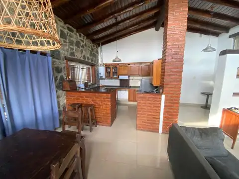 Casa 6 ambientes con 1 baño