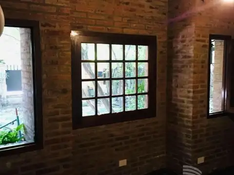 Casa en Alquiler con 4 cocheras