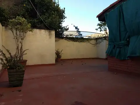 2 Ambientes con GRAN PATIO CON QUINCHO