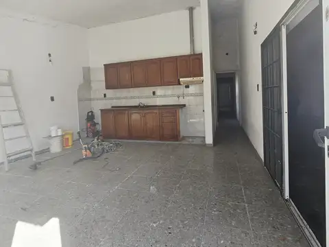 Casa 6 ambientes con 2 baños