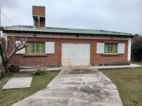 VENTA CASA 4 DORMITORIOS CAMPO QUIJANO
