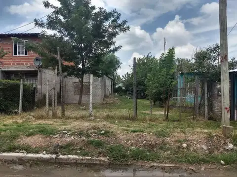 lote con mejoras en venta en G Catan