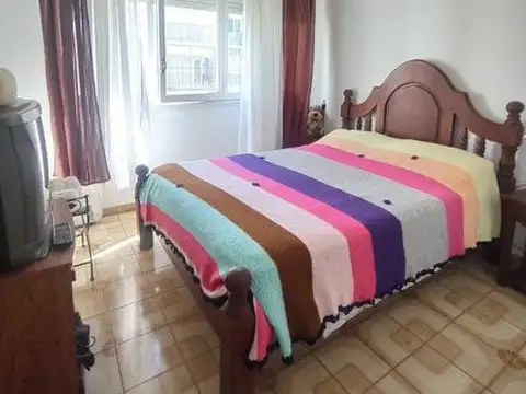 TRES AMBIENTES AMPLIOS A LA CALLE CON BALCON SOBRE VEREDA DE SOL 2 BAÑOS