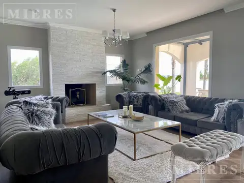 Casa 8 ambientes con 3 baños