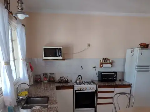 Casa 4 ambientes con 1 baño