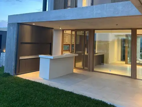 Casa en Venta al Este