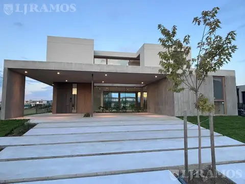 Casa a estrenar sobre el lago en el Barrio Costas, Puertos / Escobar