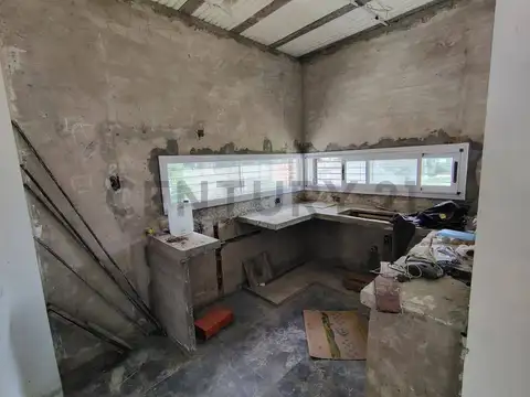 Casa 3 ambientes con 1 baño