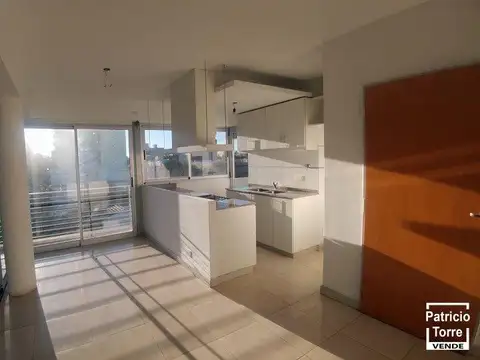 Moderno Departamento céntrico de dos ambientes con cochera en Villa Ballester