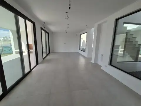 Casa 6 ambientes con 3 baños