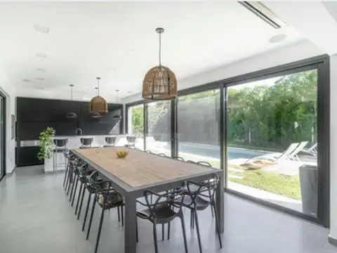 Casa 5 ambientes con 5 baños