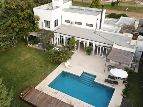 Casa 6 ambientes con 3 baños