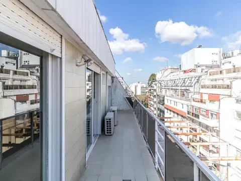 SEMIPISO EN DÚPLEX, 5 AMBIENTES CON ESCRITORIO, COCHERA Y BAULERA   FLORES