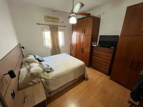 Casa dos dormitorios, patio y jardín