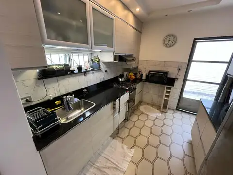 Casa 5 ambientes con 2 baños