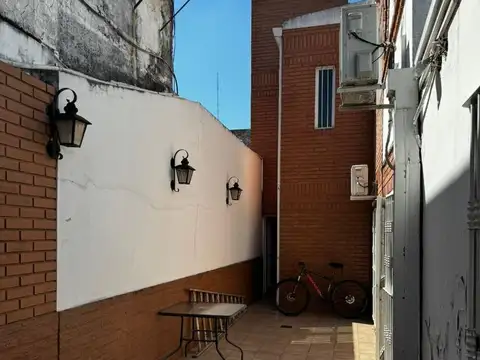 VENDE AMPLIA CASA PROXIMA AL CENTRO - APTA CREDITO