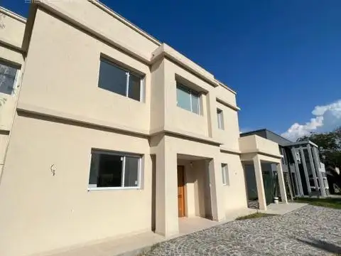 Casa 4 ambientes en 2 plantas a estrenar en venta - ALQUILADA - Fincas de Hudson