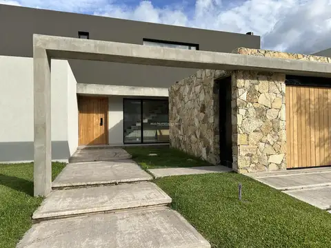 Venta Casa en Terralagos 5 Dormitorios Canning 100