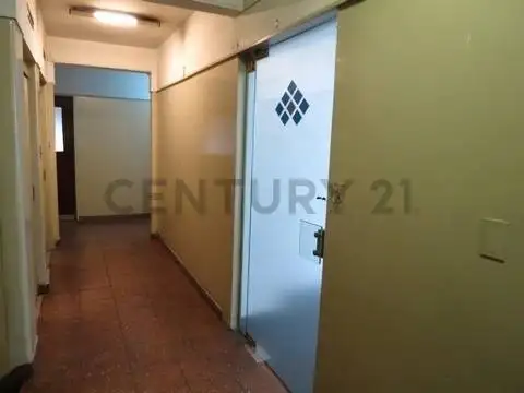 Oficina 4 ambientes con 1 baño