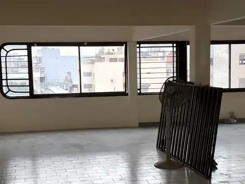 Oficina en alquiler en Flores Norte -