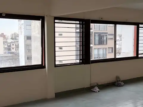 Oficina en Alquiler en Flores Norte, $ 1