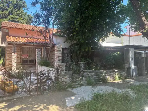Casa totalmente a refaccionar. Apto desarrollo inmobiliario