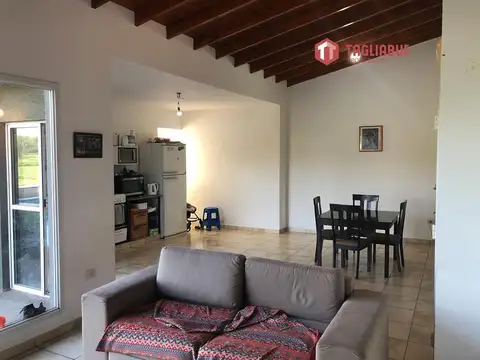 Casa 4 ambientes con 2 baños
