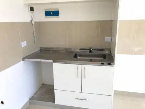 Oficina en alquiler ubicada a metros de Av. del Libertador y Av. Gral. Paz.