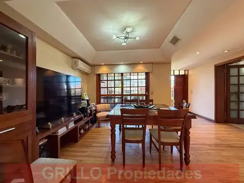 Casa en Venta con 4 cocheras