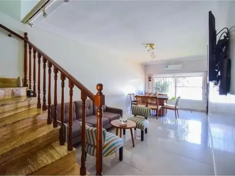 Depto Tipo Casa en Venta con 2 cocheras