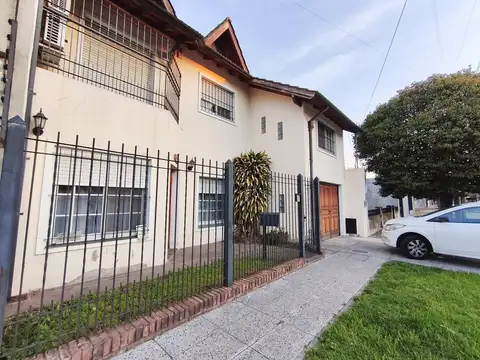 Excelente Casa a la Venta en VIlla Luzuriaga 