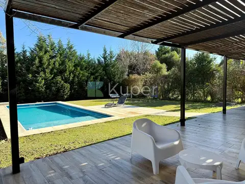 Barrio Los Pilares, Casa 3 dormitorios y pileta .