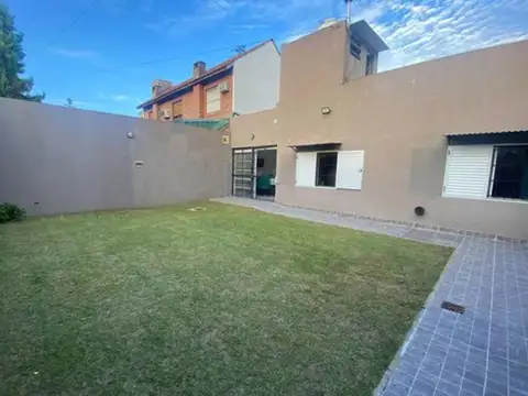 CASA 4 AMBIENTES CASTELAR VENTA