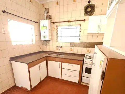 Casa 4 ambientes con 1 baño