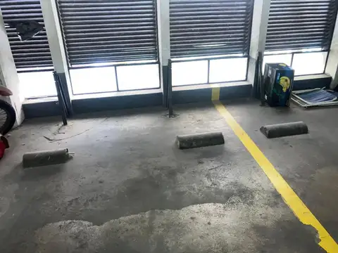 COCHERA CENTRICA - ESPACIO AUTO Y MOTO.