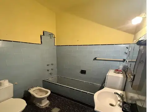 OPORTUNIDAD ! PROPIEDAD EN VILLA TESEI A REFACCIONAR