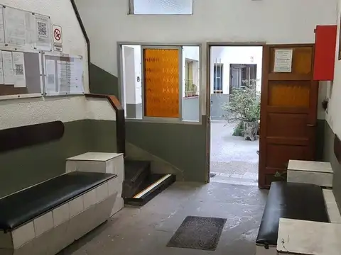 LOTE PROPIO   de 349 m2.  con Fondo de Comercio de Hotel Funcionando 28 Habitaciones con 525 m2 Cubiertos