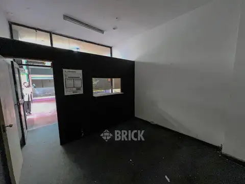 LOCAL EN GALERIA AMERICANA EN SANTA FE Y PUEYRREDON - 17 M2