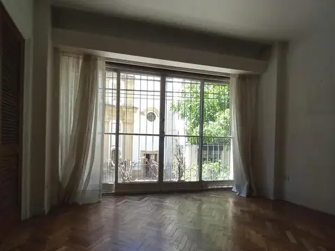 Marcelo T de Alvear al 2400