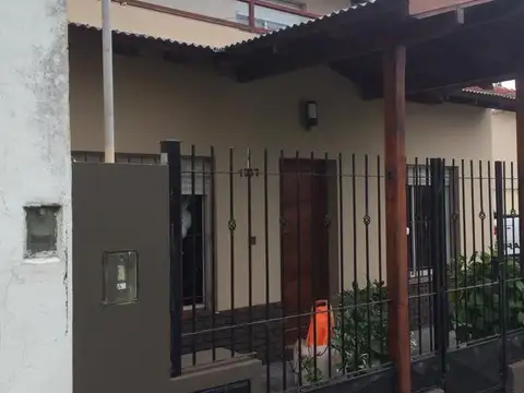 Casa en venta - 4 Dormitorios 2 Baños - 360Mts2 - Miramar