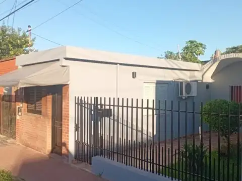 CASA CON  LOCAL habilitado lote propio