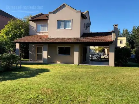 Casa en alquiler anual en barrio Santa Catalina - Villanueva