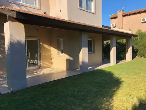 Casa en Alquiler de 3 dormitorios