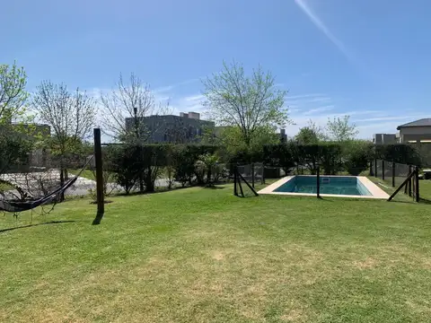 Casa en Alquiler en El Canton, USD 4.700