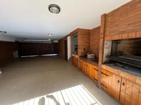 Casa 7 ambientes con 4 baños