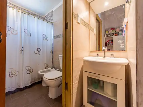 VENTA/PERMUTA - Casa 2 dormitorios, jardín y  piscina - Barrio Tango, Fisherton.