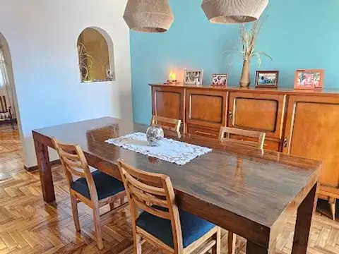 Casa 5 ambientes con 2 baños