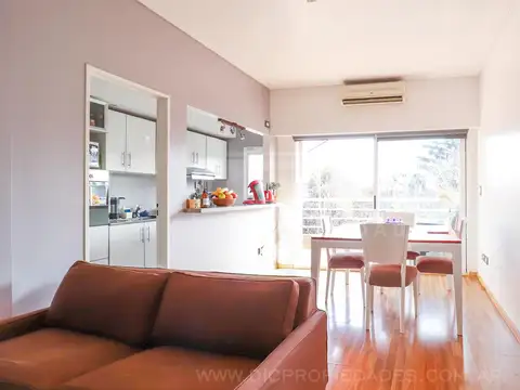 Aristobulo del Valle al 2300 entre Fray Justo Sarmiento y Juan B. Justo