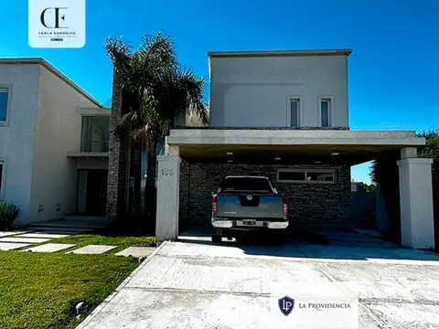 Casa en Venta con 2 cocheras